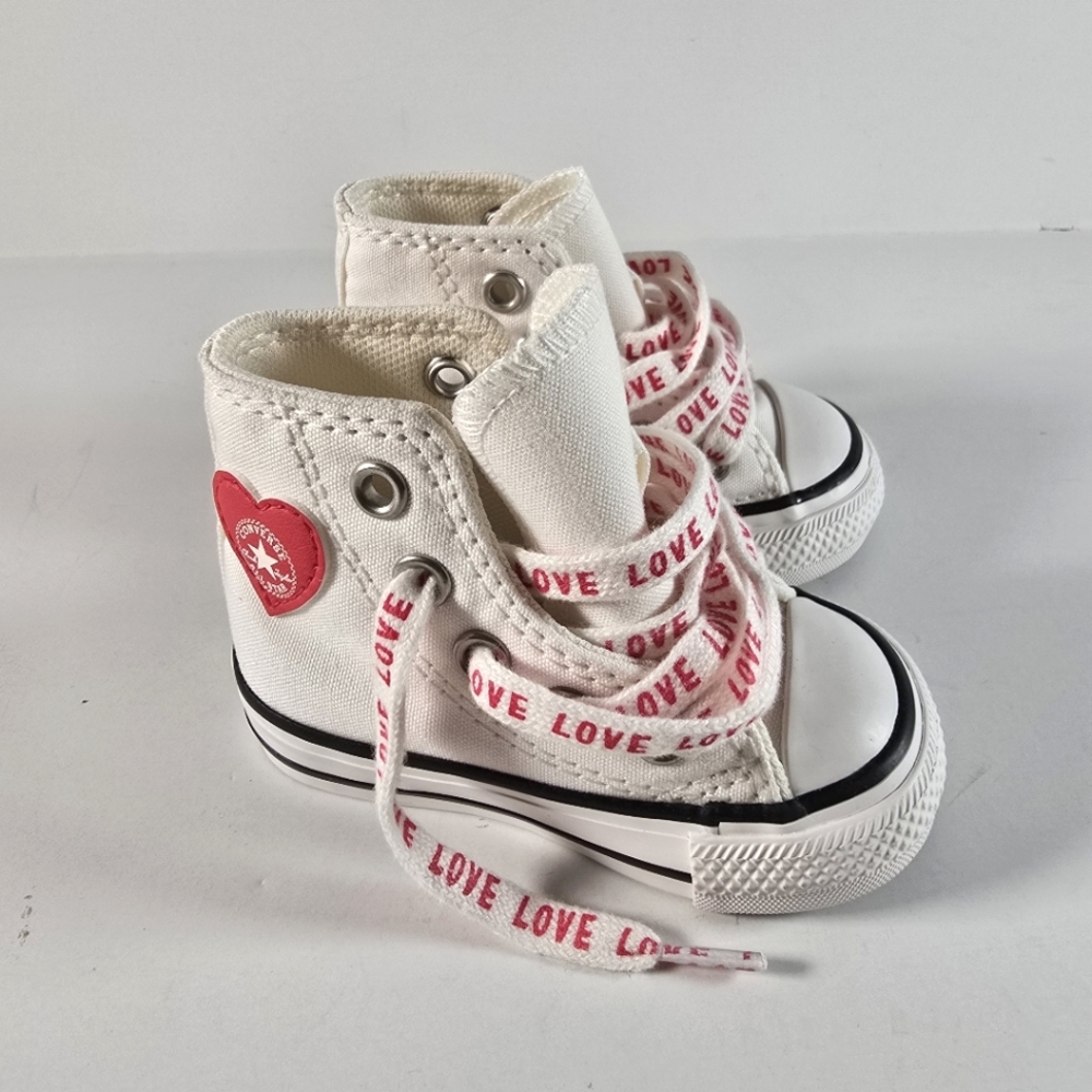 Chuck Taylor All Star Crafted with Love Infant Size 2 Converse High Top A01580F